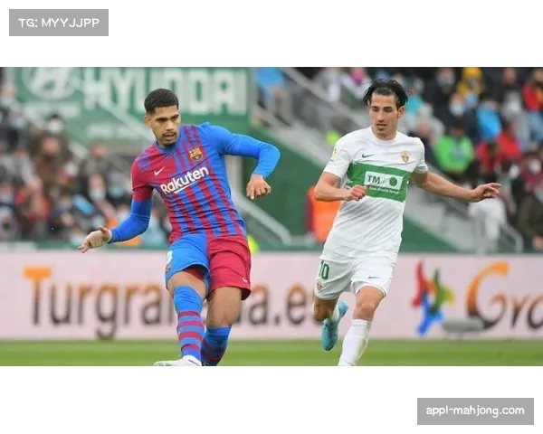 巴萨后卫阿劳霍恢复个人训练，能否出战阿森纳仍存疑